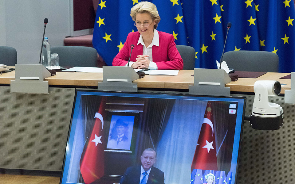 Τηλεδιάσκεψη Φον ντερ Λάιεν – Ερντογάν για τις ευρωτουρκικές σχέσεις