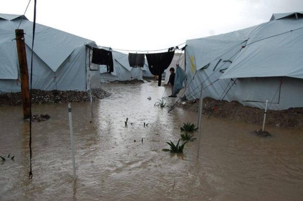 Προσφυγικό : Εκτεθειμένοι σε αντίξοες συνθήκες οι πρόσφυγες – «Καμπανάκι» από την Ύπατη Αρμοστεία