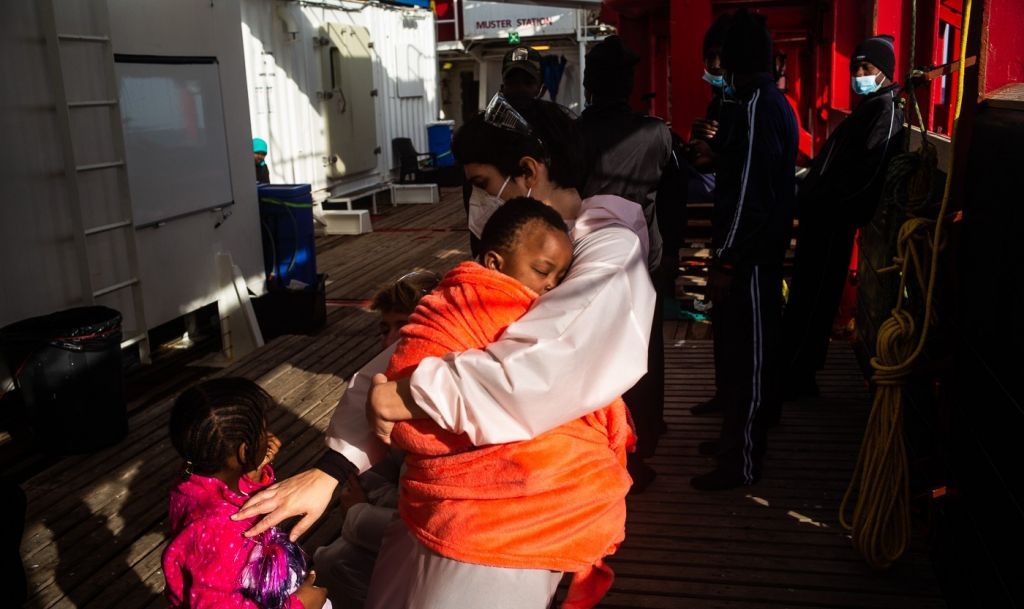 Προσφυγικό : Το Ocean Viking διέσωσε 374 μετανάστες σε 48 ώρες στη Μεσόγειο