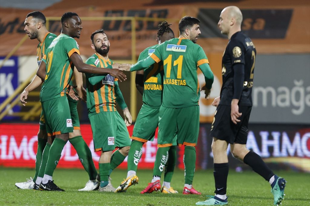 Σκόραρε ο Μπακασέτας, επική ανατροπή από την Αλάνιασπορ