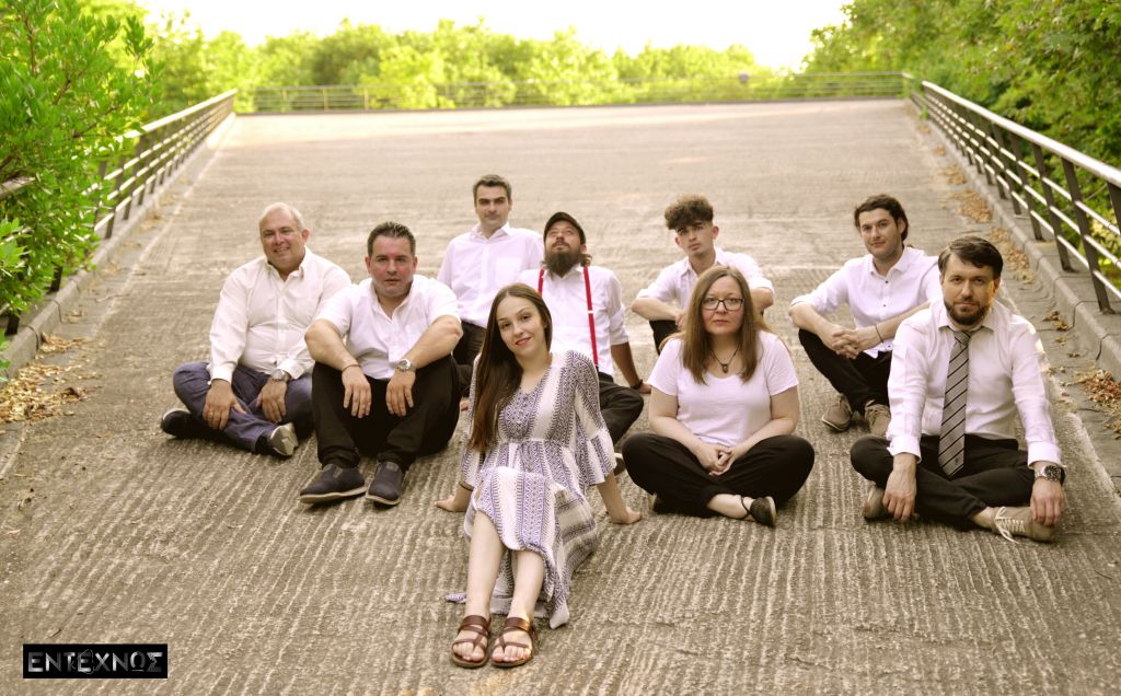 «Ζήσε το όνειρο»: Ο Βασίλης Γρένδας μιλάει για το νέο δίσκο των «Εντέχνως»