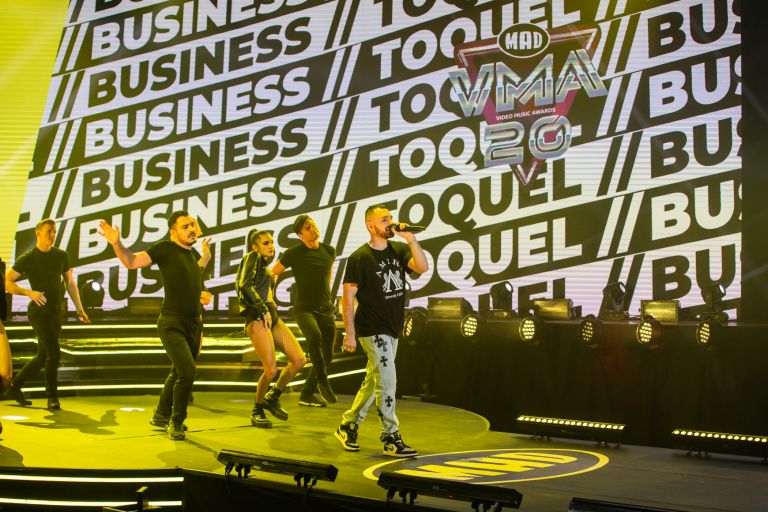 «Πίσω από το τιμόνι κάνω business» από τον Toquel