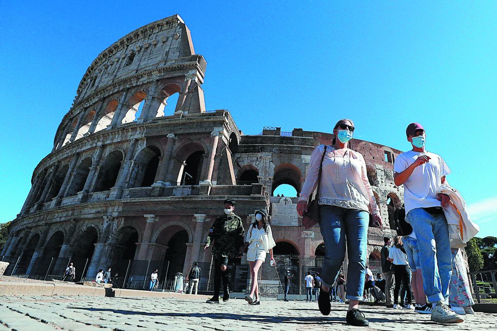 Κοροναϊός : Πάνω από 14.000 νέα κρούσματα στην Ιταλία - «Πιέζουν» τον Κόντε οι ειδικοί
