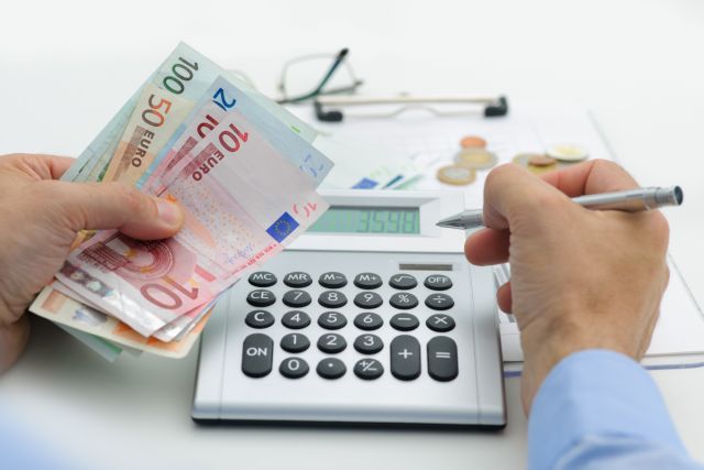 Εβδομάδα πληρωμών φόρων και επιδομάτων - Πού μοιράζεται το 1,5 δισ. ευρώ