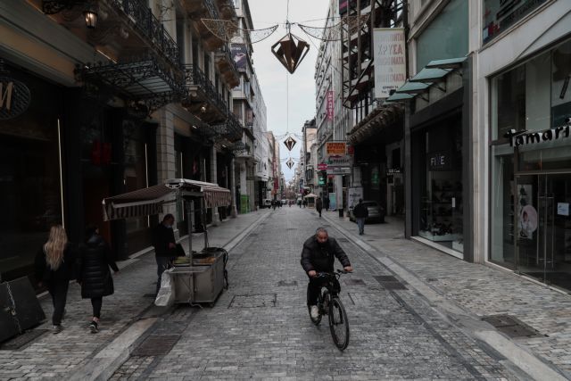 Σοκ από ξυλοδαρμό 16χρονης στο κέντρο της Αθήνας από «μπράβους» 15χρονης – Τι ερευνούν οι αρχές