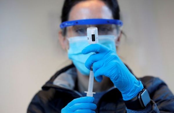 Μόσιαλος : Οι 23 θάνατοι στη Νορβηγία δεν σημαίνει απαραίτητα ότι σχετίζονται με τον εμβολιασμό