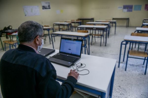 Βασιλακόπουλος : Αν δεν μπορούν να ανοίξουν τα Λύκεια σε όλη την Ελλάδα, τότε να μην ανοίξουν μόνο στις «πράσινες» περιοχές