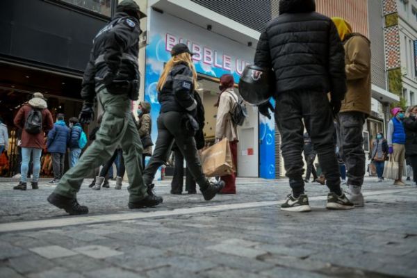 Κοροναϊός : Φόβοι για περαιτέρω αύξηση κρουσμάτων- Οι εκτιμήσεις Εξαδάκτυλου, Παπαζήση στο MEGA