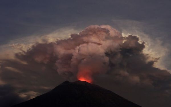 Ινδονησία : Έκρηξη του ηφαιστείου Σεμέρου