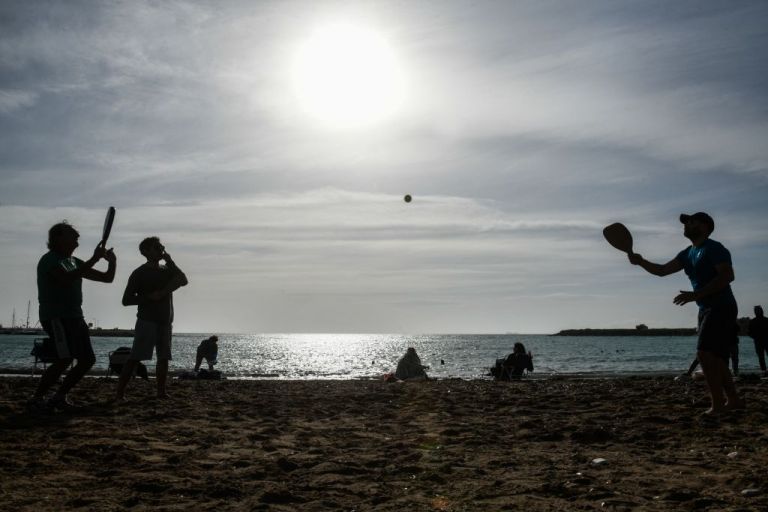 Καιρός : Ο «Λέανδρος» φεύγει και… έρχεται «ήλιος με δόντια»