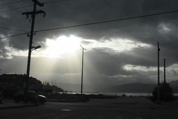 Καιρός : Με κακοκαιρία ξεκινά η εβδομάδα – Πού θα «χτυπήσουν» τα ισχυρά φαινόμενα