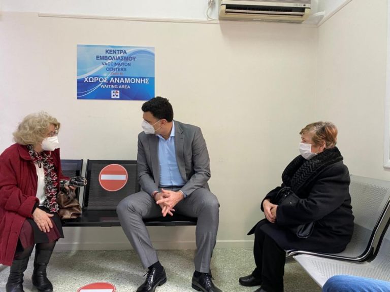 Κικίλιας: Οι εμβολιασμοί γίνονται οργανωμένα, δομημένα και με σεβασμό στον πολίτη