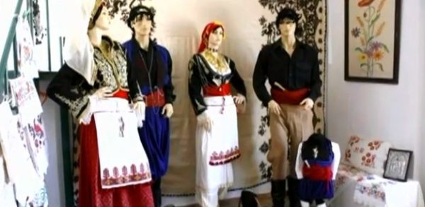 Ο οίκος Dior «υποκλίνεται» στις κρητικές παραδοσιακές φορεσιές