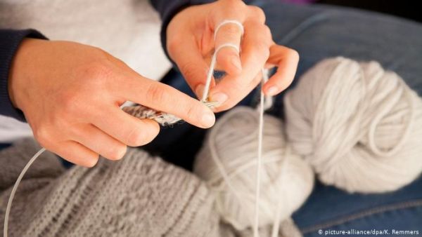 Το πλέξιμο γίνεται και πάλι μόδα