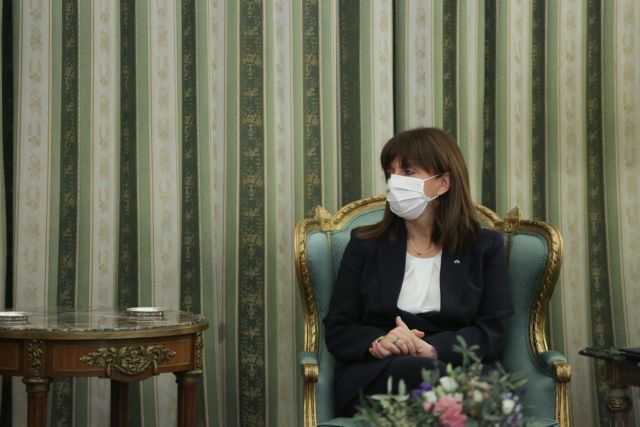 Σακελλαροπούλου για Εύζωνες: Είναι οι θεματοφύλακες της ιστορικής μας μνήμης