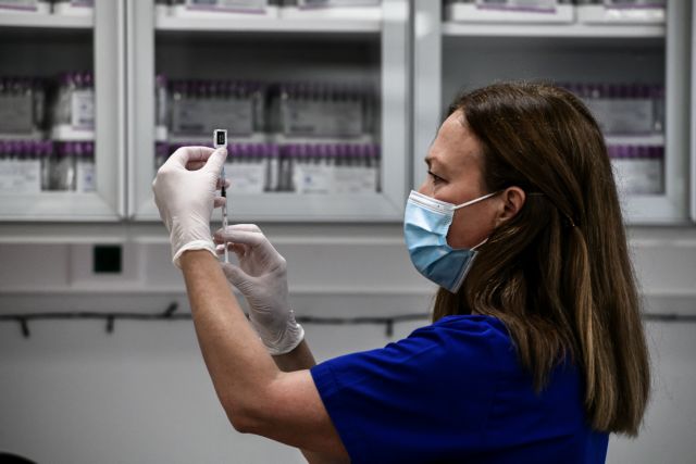 Εμβολιασμός: Πώς κυλά η πρώτη ημέρα μετά την πρεμιέρα της πλατφόρμας – Τα μηνύματα που έλαβαν οι άνω των 85 ετών