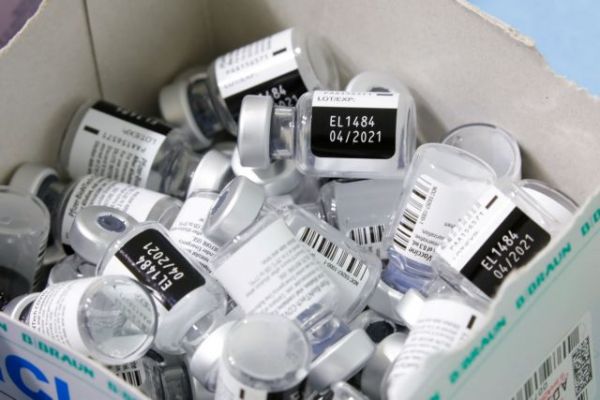 Όλα για το εμβόλιο: Η Pfizer συνεχίζει να προμηθεύει την Ιταλία, παρά τη μήνυση που έφαγε από την Ρώμη