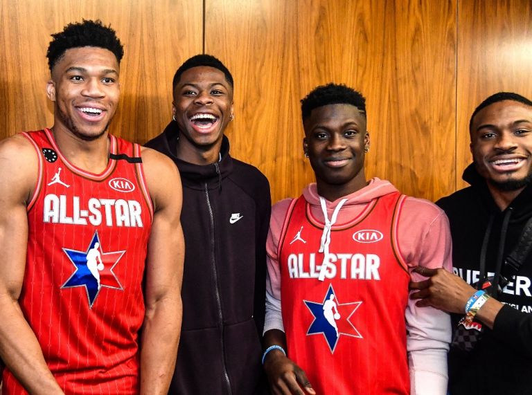 Οι ευχές των Μπακς για το 2021 στα ελληνικά