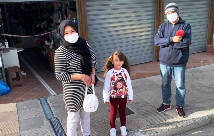 Οικογένεια προσφύγων αποστομώνει τους ρατσιστές με μια κίνηση