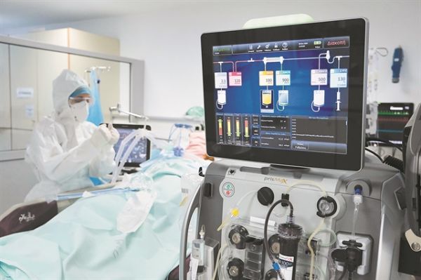 Πυρετός για τις απώλειες εκτός ΜΕΘ – Αντιφάσεις, καταγγελίες και σύγχυση