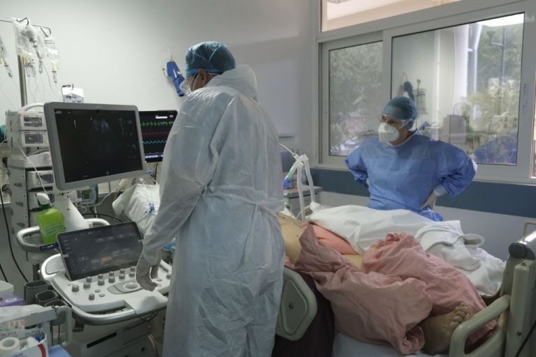 Κοροναϊός : 390 νέα κρούσματα και 36 θάνατοι – Στους 421 οι διασωληνωμένοι