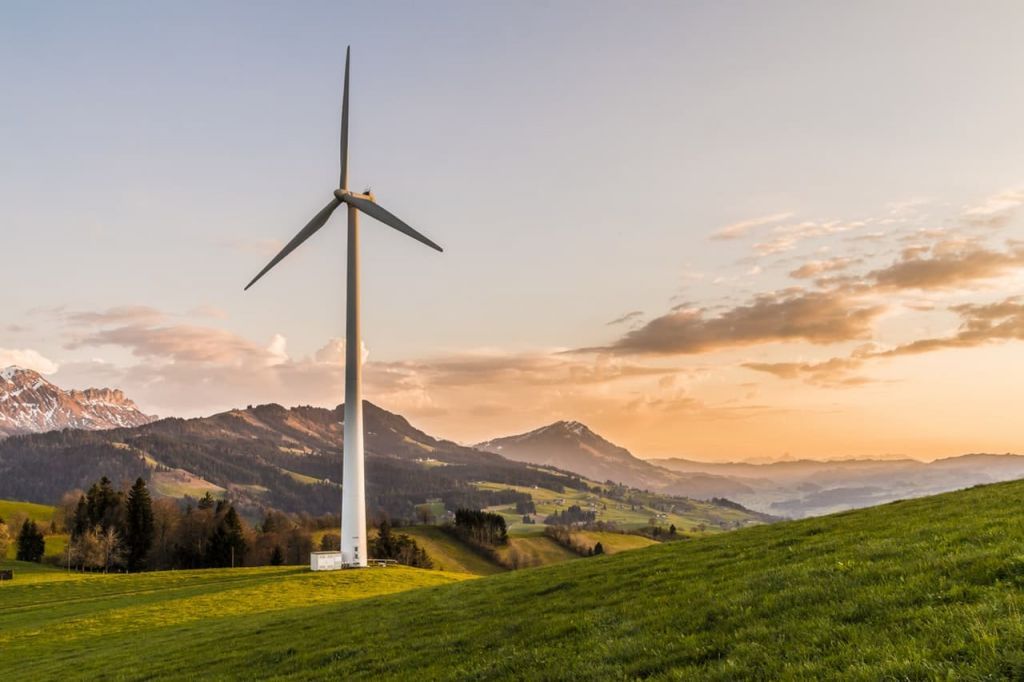 Άνεμος και νερό παρέχουν την περισσότερη ανανεώσιμη ηλεκτρική ενέργεια