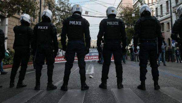 Η απαγόρευση συναθροίσεων προκαλεί αντιδράσεις και συγκρούσεις