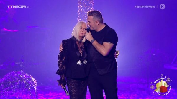 Ο Αντώνης Ρέμος τραγουδά «Το φιλαράκι» και αποχαιρετά το κοινό του MEGA