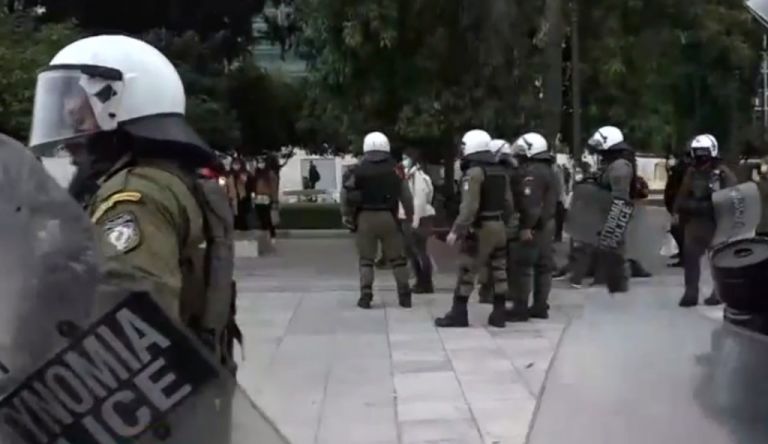 Χημικά και κυνηγητό στο κέντρο της Αθήνας σε συγκέντρωση για τον Κουφοντίνα
