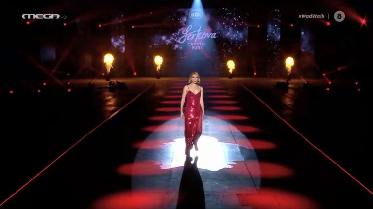 MadWalk 2020 : Με Βίκυ Καγιά η λαμπερή έναρξη της φαντασμαγορικής βραδιάς