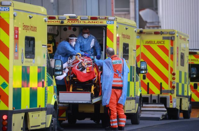 Βρετανία: Πάνω από 50.000 νέα κρούσματα και 454 θάνατοι σε ένα 24ωρο