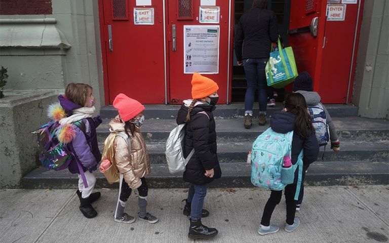 ΗΠΑ : Σχεδόν 2,5 εκατομμύρια παιδιά έχει μολύνει ο κοροναϊός