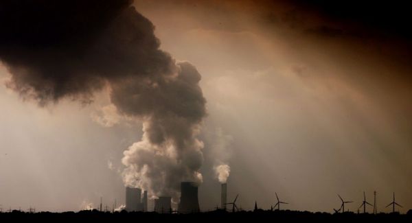 H πανδημία έφερε κατακόρυφη πτώση στις αμερικανικές εκπομπές CO2