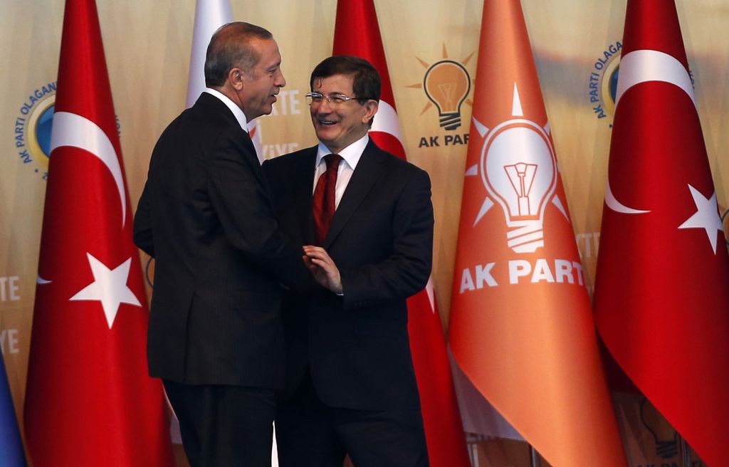 Τουρκία : Προειδοποίηση Νταβούτογλου σε Ερντογάν - «Θέλουν να σε καθαρίσουν»