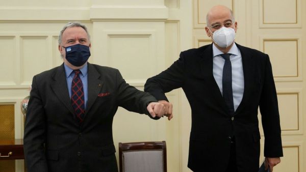 Διερευνητικές με Τουρκία : Προβληματισμός και επιφυλάξεις στα κόμματα – Η ενημέρωση Δένδια