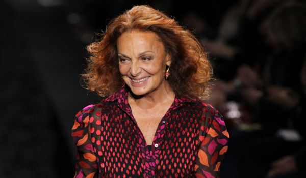 Η Νταϊάν φον Φίρστενμπεργκ στα 74 ανεβάζει σέλφι με μαγιό- «Η ηλικία δείχνει απλά ότι έχεις ζήσει»