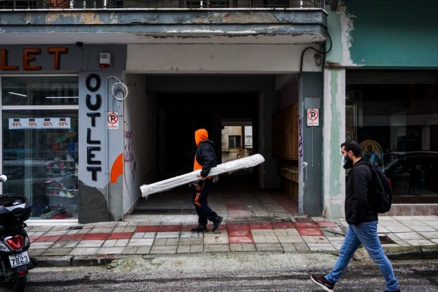 Ξανά στα δύο η χώρα – «Κόκκινη» η Αττική, απαγόρευση κυκλοφορίας από τις 21:00