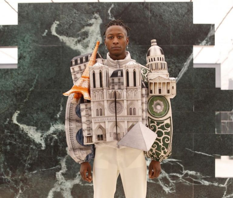 Louis Vuitton: Πουπουλένια μπουφάν με τρισδιάστατα μνημεία του Παρισιού