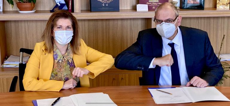 Ελληνική ιθαγένεια : Μνημόνιο συνεργασίας υπουργείο Εσωτερικών και Παιδείας για τον διαγωνισμό απόκτησής της