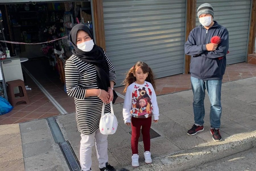 Λέσβος : Πρόσφυγες βρήκαν και παρέδωσαν πορτοφόλι με 150 ευρώ και πιστωτικές κάρτες