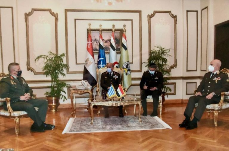 Μήνυμα στην Τουρκία : «Εξαιρετικά σημαντικές συναντήσεις» του αρχηγού ΓΕΕΘΑ στην Αίγυπτο