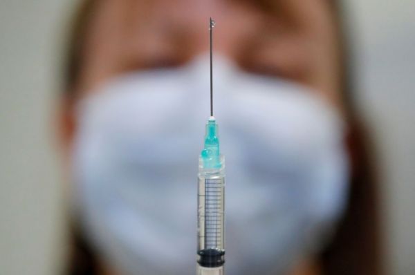 Γαλλία : Να εξετάζουμε όλα τα εμβόλια, χωρίς προκαταλήψεις για την προέλευση