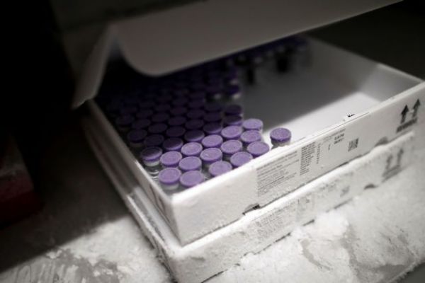 Εμβόλια : Μπορούν να προσαρμοστούν στις παραλλαγές του νέου κοροναϊού λένε Βρετανοί