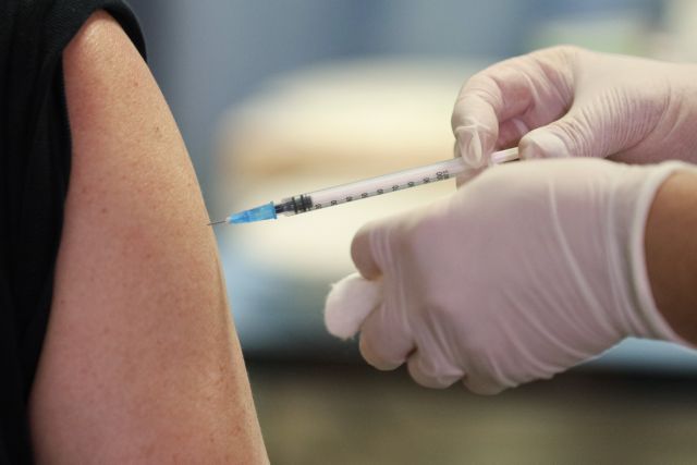 Γεραπετρίτης: Στόχος να αυξηθούν οι εμβολιασμοί στους 30.000 ημερησίως