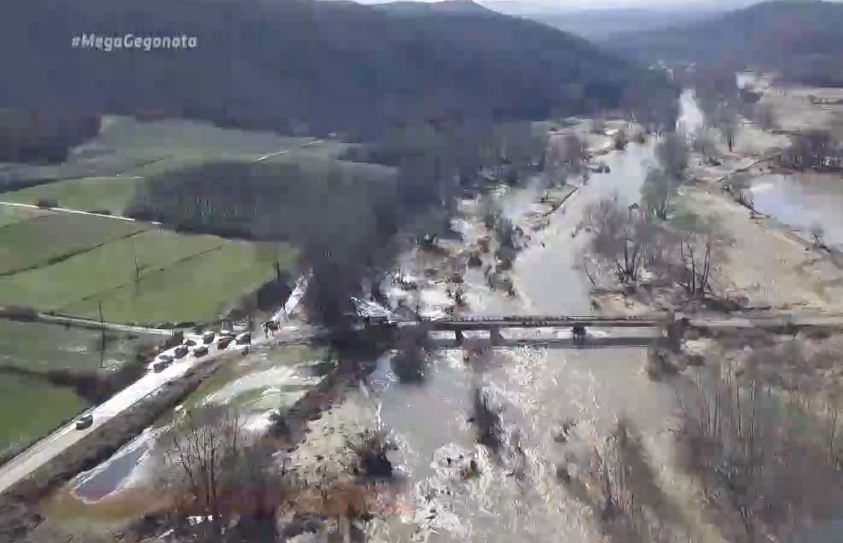 Σπίτια και περιουσίες θαμμένα κάτω από τόνους λάσπης στον Έβρο