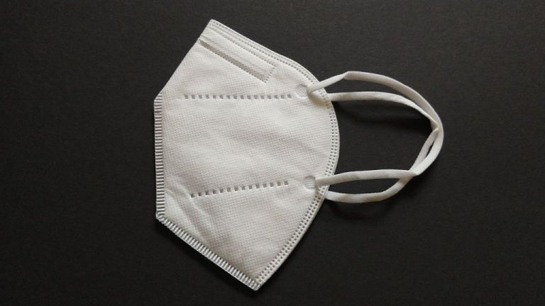 Υποχρεωτικές οι μάσκες FFP2 στη Βαυαρία – Αντιδράσεις για το κόστος