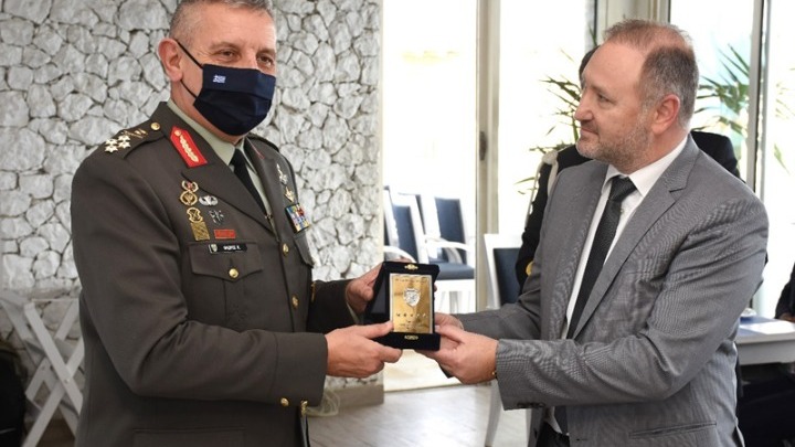 Αρχηγός ΓΕΕΘΑ προς Έλληνες της Αλεξάνδρειας : Είστε προμαχώνες του ελληνισμού