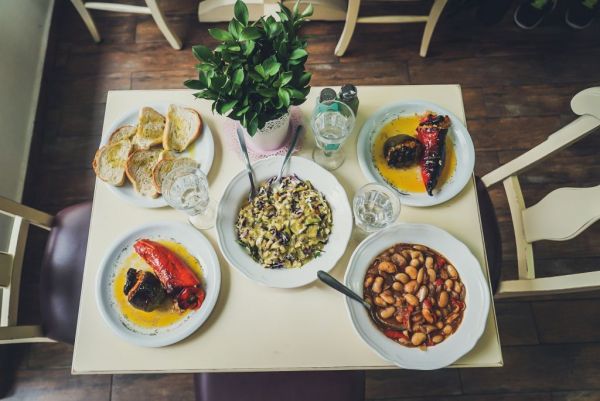 Η Ιωάννα Παυλάκη πιστεύει ότι η ελληνική κουζίνα ήταν vegan… πριν αυτό γίνει cool