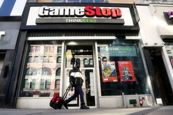 Όταν τα αρνάκια νίκησαν τους λύκους: Το GameStop γίνεται παράδειγμα προς αποφυγήν για τα hedge funds