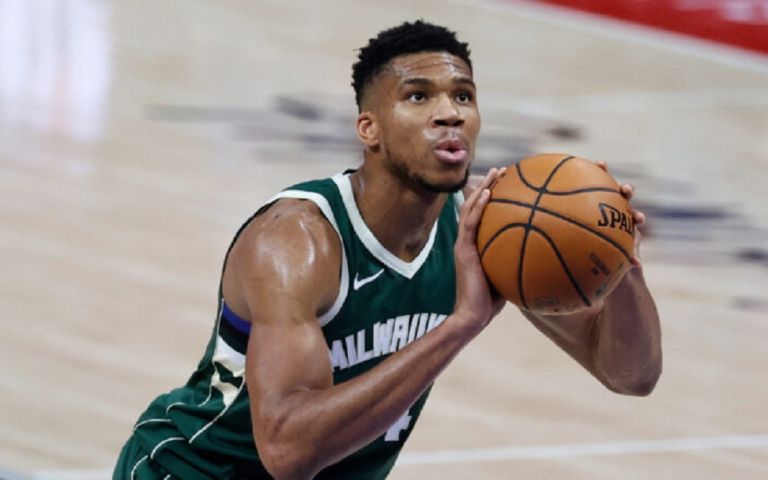 Καρλάιλ για Αντετοκούνμπο : Δεν έχουμε ξαναδεί τέτοιον παίκτη στην ιστορία του μπάσκετ